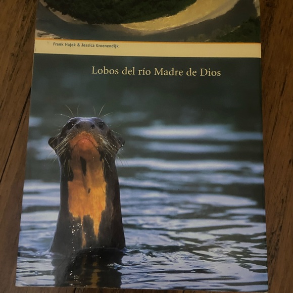 Lobos del rio Maydee de Dios Otter Book - Frank Hajek & Jessica Groenendijk - Picture 1 of 4